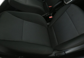 Подержанный автомобиль Kia Rio Hatchback 2021 года (17 фото)