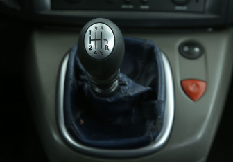 Подержанный автомобиль Renault Scenic 2008 года (15 фото)