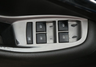 Подержанный автомобиль Chevrolet Orlando 2012 года (17 фото)