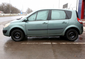 Подержанный автомобиль Renault Scenic 2006 года (8 фото)