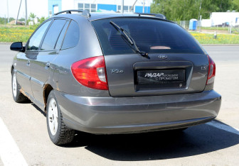 Подержанный автомобиль Kia Rio Wagon 2004 года (4 фото)