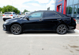 Подержанный автомобиль Toyota Camry Sedan 2017 года (8 фото)