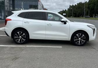 Подержанный автомобиль Haval Jolion 2022 года (3 фото)