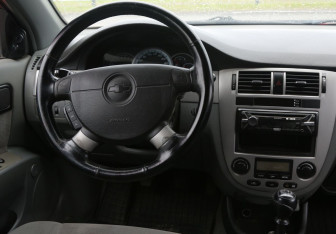 Подержанный автомобиль Chevrolet Lacetti Sedan 2007 года (14 фото)
