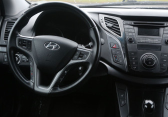 Подержанный автомобиль Hyundai i40 Sedan 2016 года (14 фото)