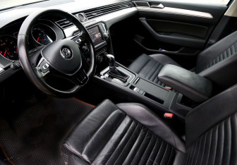 Подержанный автомобиль Volkswagen Passat Sedan 2015 года (20 фото)