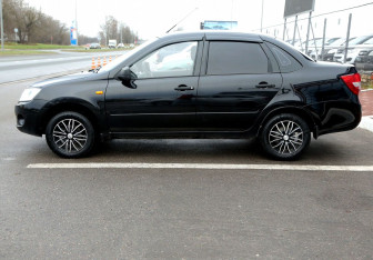 Подержанный автомобиль LADA (ВАЗ) Granta Sedan 2014 года (8 фото)