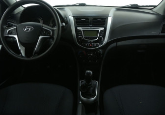 Подержанный автомобиль Hyundai Solaris Sedan 2013 года (12 фото)