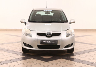 Подержанный автомобиль Toyota Auris Hatchback 2008 года (3 фото)