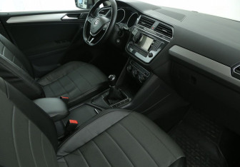 Подержанный автомобиль Volkswagen Tiguan 2017 года (9 фото)