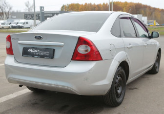 Подержанный автомобиль Ford Focus Sedan 2011 года (6 фото)