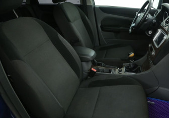 Подержанный автомобиль Ford Focus Hatchback 2008 года (10 фото)