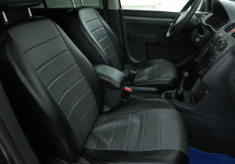 Подержанный автомобиль Volkswagen Touran 2005 года (10 фото)