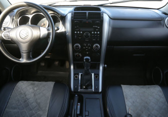 Подержанный автомобиль Suzuki Grand Vitara 2008 года (12 фото)