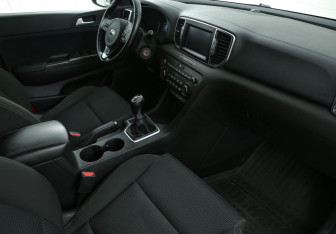 Подержанный автомобиль Kia Sportage 2016 года (9 фото)