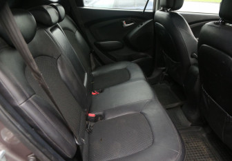 Подержанный автомобиль Hyundai ix35 2013 года (11 фото)