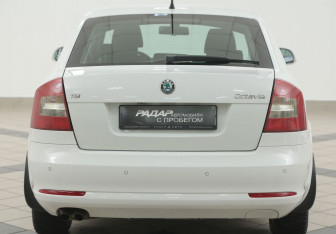 Подержанный автомобиль Skoda Octavia Liftback 2013 года (3 фото)