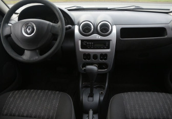 Подержанный автомобиль Renault Sandero 2011 года (12 фото)