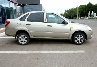 Подержанный автомобиль LADA (ВАЗ) Granta Sedan 2012 года (7 фото)