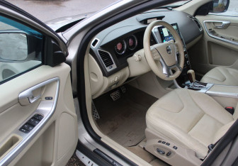 Подержанный автомобиль Volvo XC60 2010 года (12 фото)
