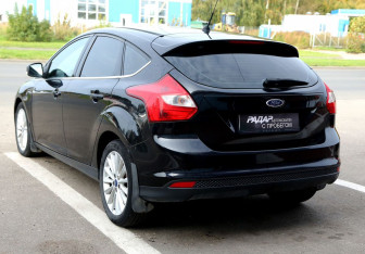 Подержанный автомобиль Ford Focus Hatchback 2014 года (4 фото)