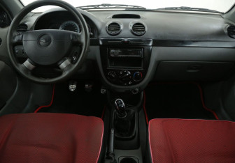 Подержанный автомобиль Chevrolet Lacetti Wagon 2007 года (12 фото)