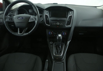 Подержанный автомобиль Ford Focus Hatchback 2017 года (12 фото)