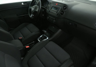 Подержанный автомобиль Volkswagen Golf Plus 2010 года (9 фото)