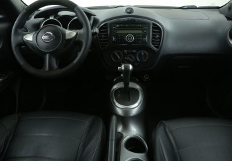 Подержанный автомобиль Nissan Juke 2015 года (12 фото)