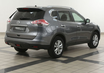 Подержанный автомобиль Nissan X-Trail 2015 года (4 фото)