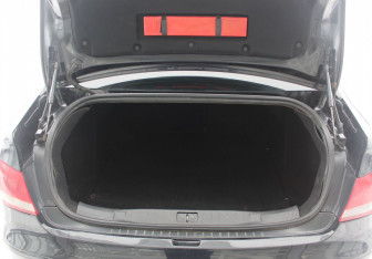 Подержанный автомобиль Peugeot 408 2014 года (15 фото)