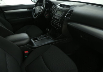 Подержанный автомобиль Kia Sorento 2013 года (9 фото)