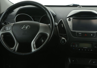 Подержанный автомобиль Hyundai ix35 2014 года (14 фото)