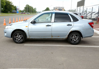 Подержанный автомобиль LADA (ВАЗ) Granta Sedan 2013 года (8 фото)
