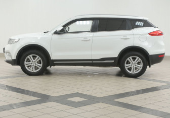 Подержанный автомобиль Geely Atlas 2018 года (7 фото)