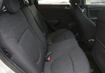 Подержанный автомобиль Hyundai Solaris Hatchback 2014 года (11 фото)