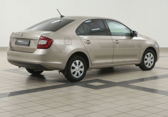 Подержанный автомобиль Skoda Rapid Liftback 2018 года (4 фото)