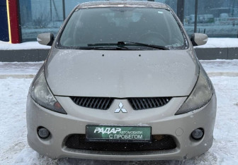 Подержанный автомобиль Mitsubishi Grandis 2006 года (3 фото)
