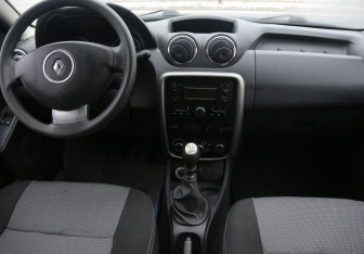 Подержанный автомобиль Renault Duster 2014 года (12 фото)