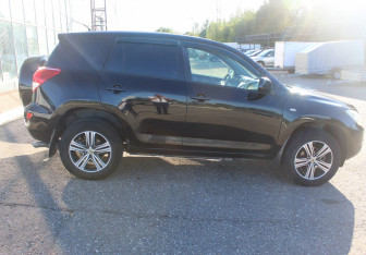 Подержанный автомобиль Toyota RAV4 2007 года (7 фото)