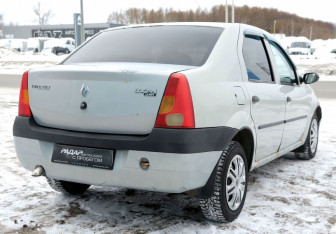 Подержанный автомобиль Renault Logan Sedan 2007 года (6 фото)