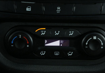 Подержанный автомобиль LADA (ВАЗ) Vesta Sedan 2016 года (17 фото)