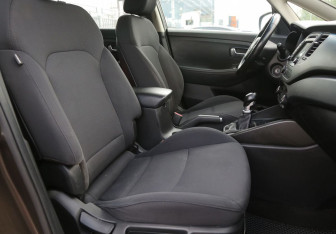 Подержанный автомобиль Kia Carens 2016 года (10 фото)