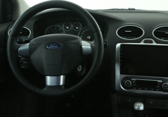 Подержанный автомобиль Ford Focus Hatchback 2008 года (14 фото)
