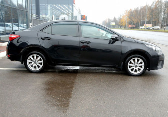 Подержанный автомобиль Toyota Corolla Sedan 2013 года (7 фото)