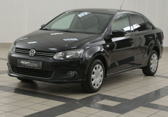 Подержанный автомобиль Volkswagen Polo Sedan 2012 года (8 фото)