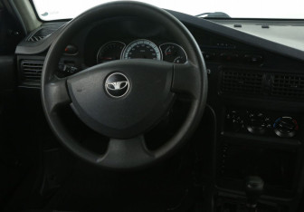 Подержанный автомобиль Daewoo Nexia Sedan 2010 года (14 фото)