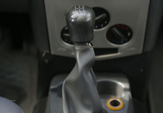 Подержанный автомобиль Renault Logan Sedan 2006 года (13 фото)
