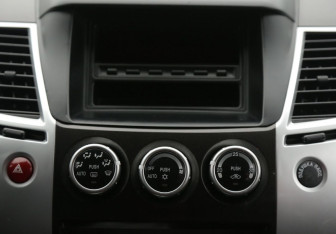 Подержанный автомобиль Mitsubishi Pajero Sport 2013 года (13 фото)