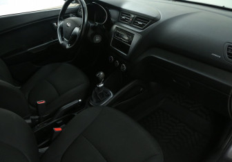 Подержанный автомобиль Kia Rio Sedan 2015 года (9 фото)